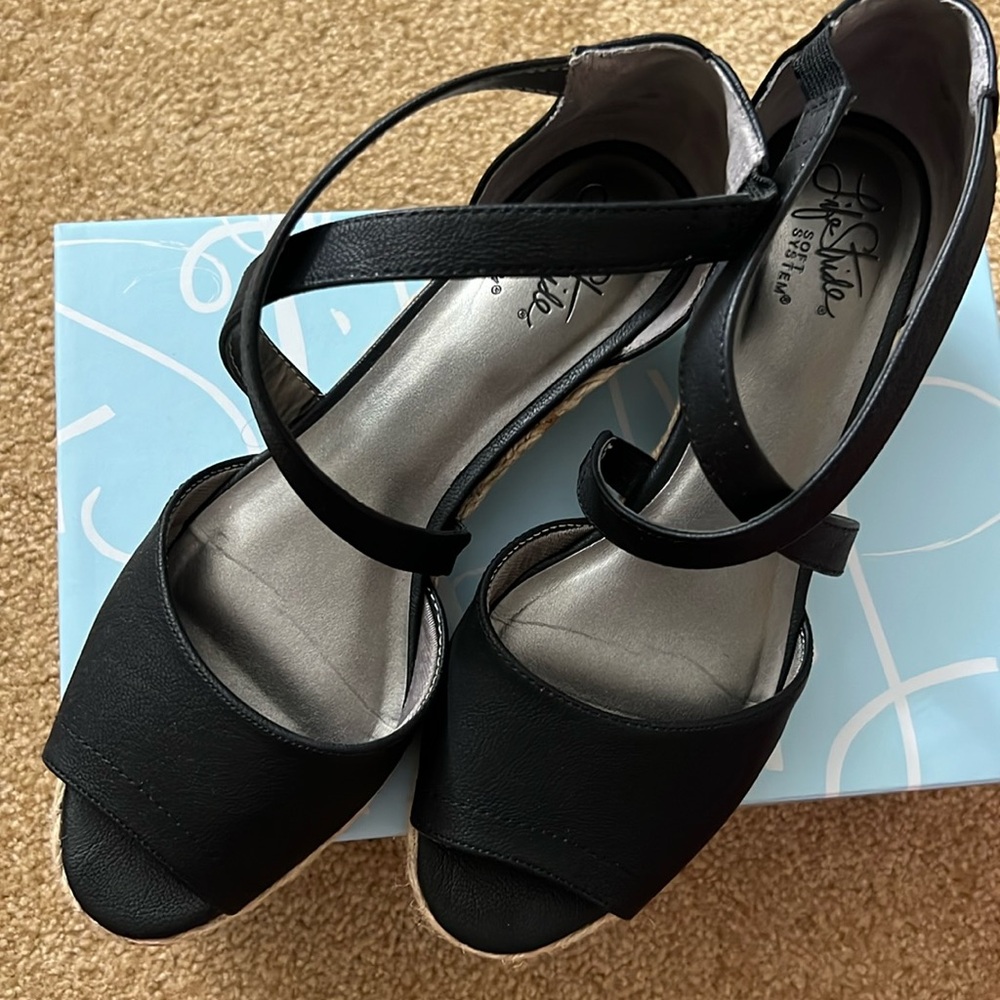 Black Life Stride Liason Espadrille Wedge Sandal 8 low heel